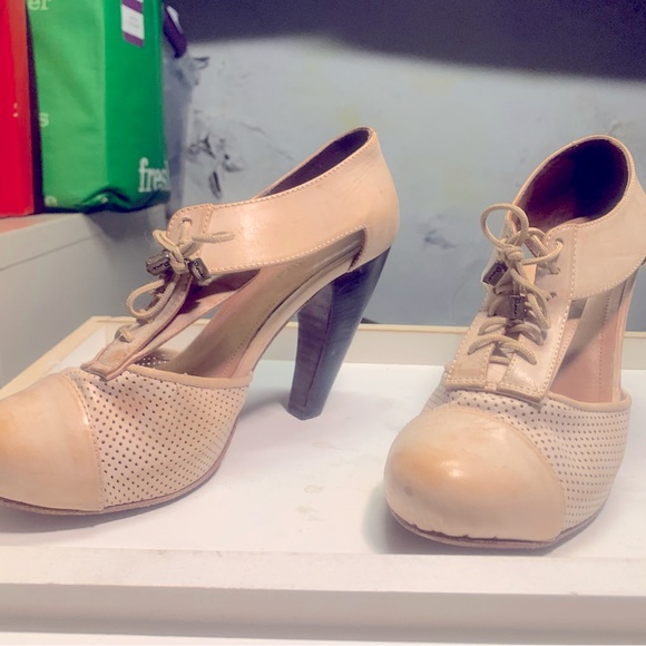 Dionella, really nice shoes and they were not cheap. I’m sorry I can’t were them - Picture 3 of 5